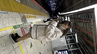 【彼チ●ポをハメた直後のトロまんを目の前でNTR】公園でのんびりピクニックデート～自宅でお泊りセックスを盗撮。仲良く眠るカップルに忍び寄り中出しマーキング【パンチラ盗撮/電車痴●/自宅侵入】